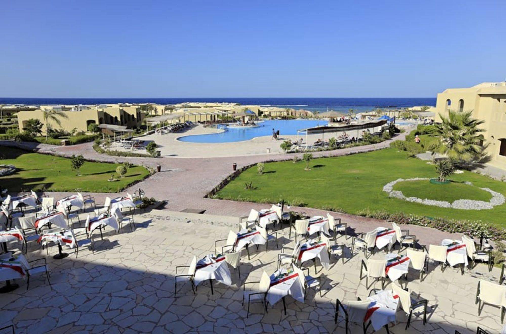 ثري كورنرز فيروز بلازا بيتش ريزورت بورت غالب المظهر الخارجي الصورة